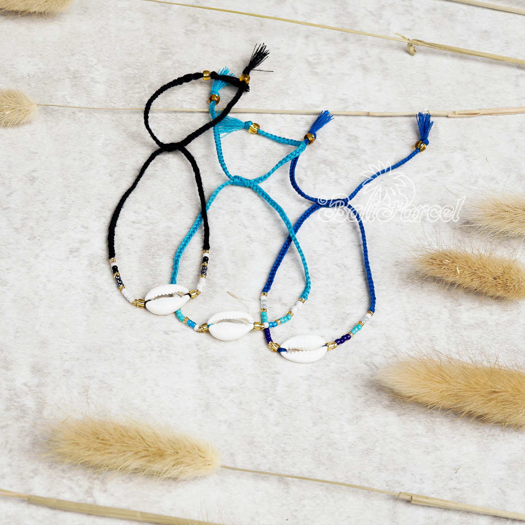 Bracelet Cotton Cord With Cowrie Shell