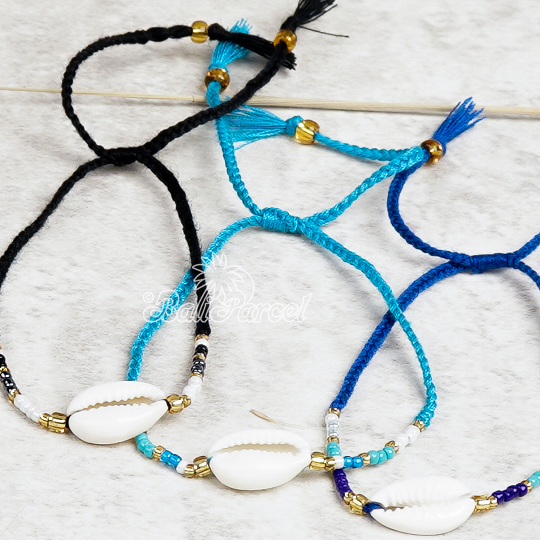 Bracelet Cotton Cord With Cowrie Shell