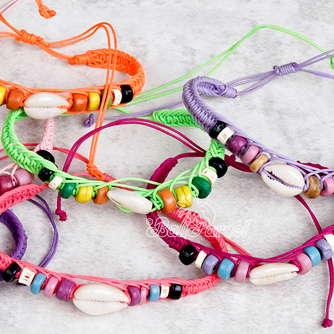 Bracelet Cotton Cord With Cowrie Shell