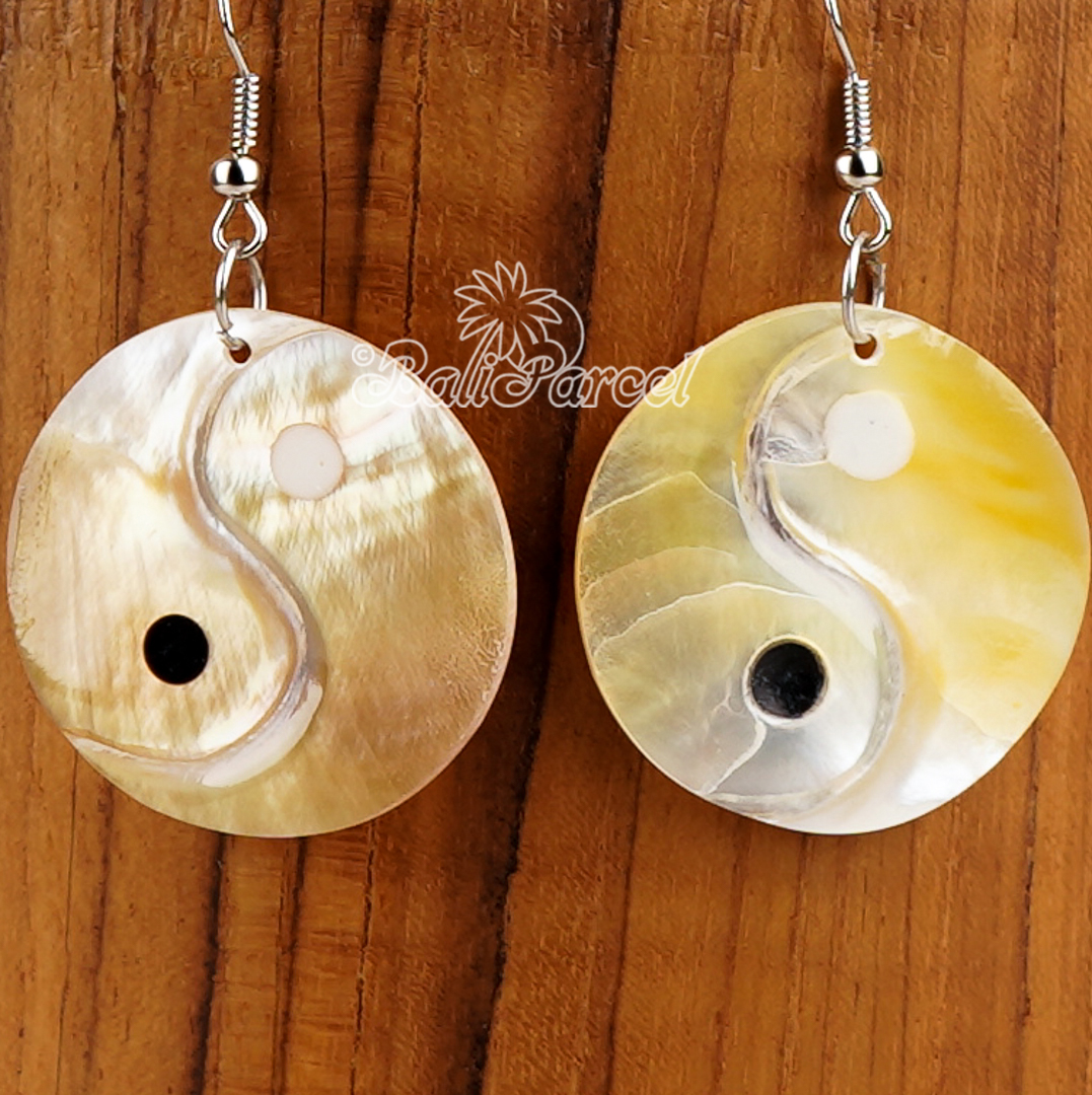 Shell Carving Earring