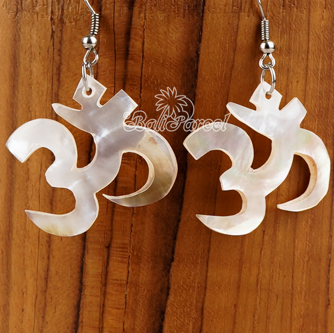 Shell Carving Earring