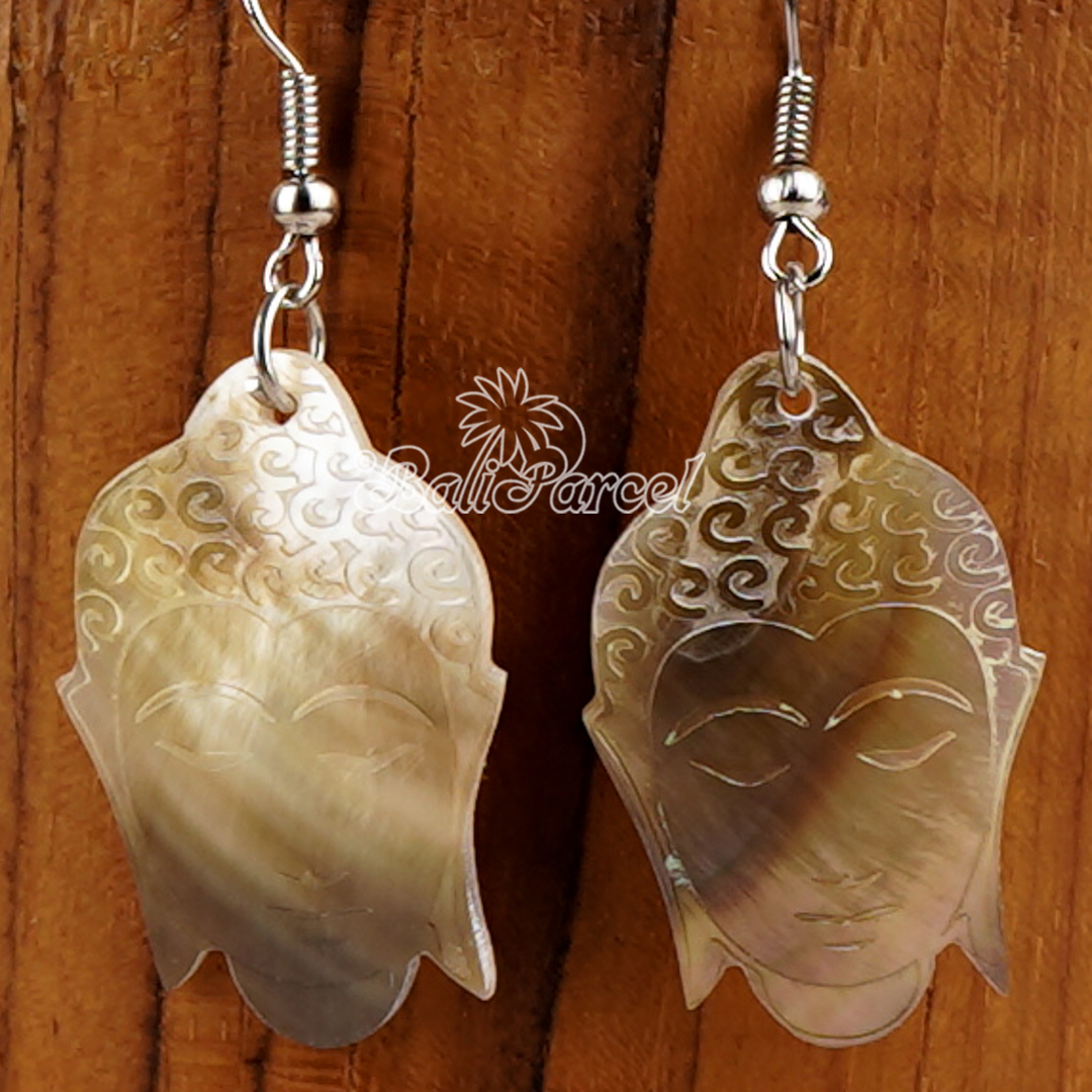 Shell Carving Earring