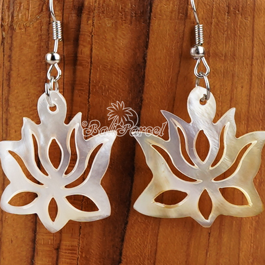 Shell Carving Earring