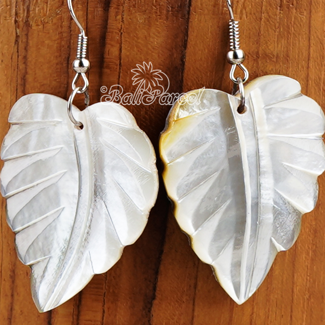Shell Carving Earring