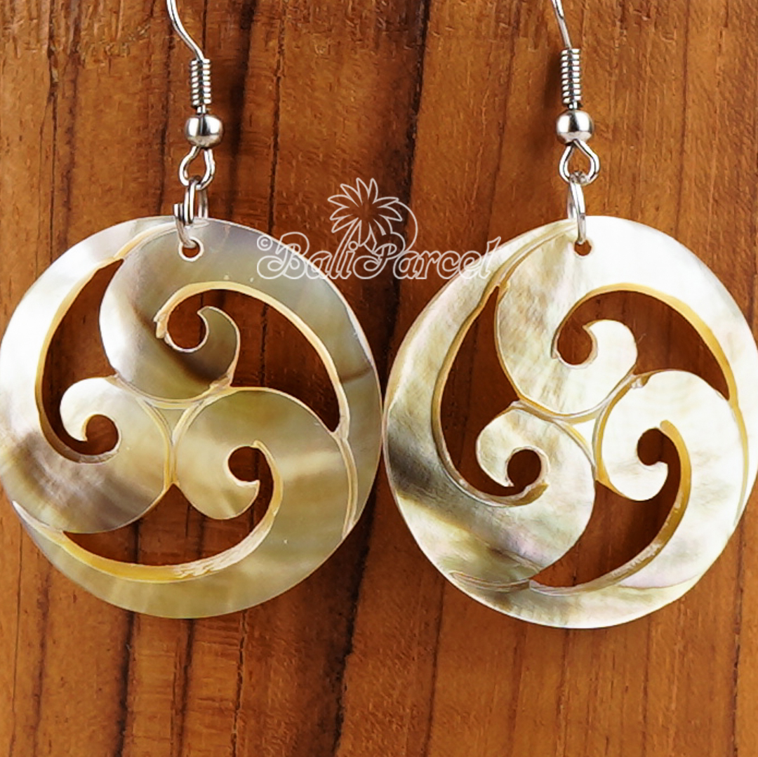 Shell Carving Earring