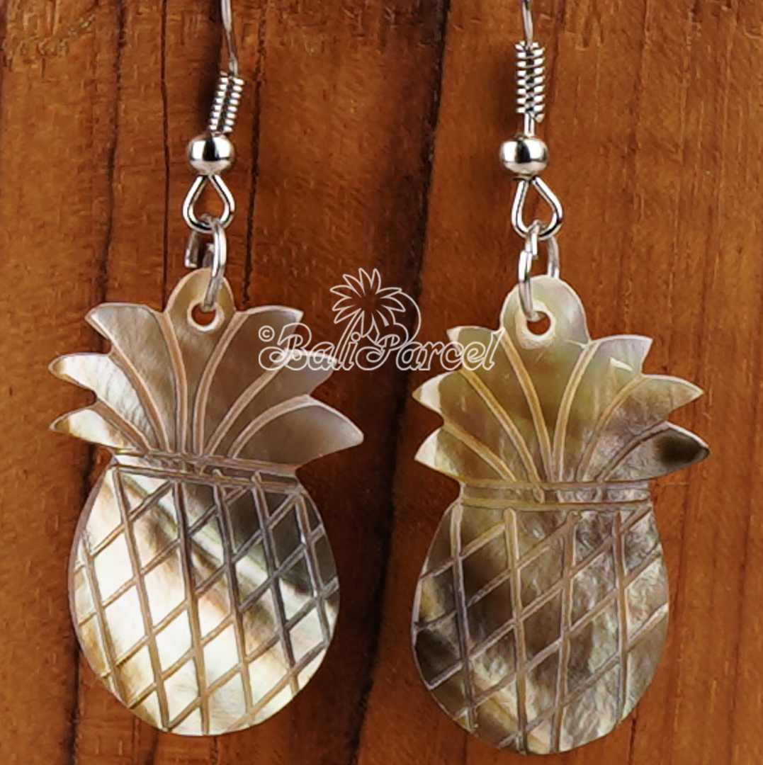 Shell Carving Earring