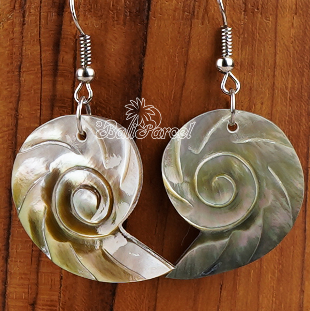 Shell Carving Earring