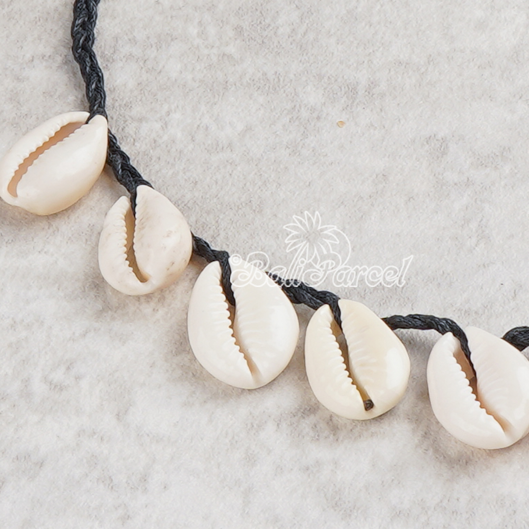 Cowrie Shell Choker Necklace