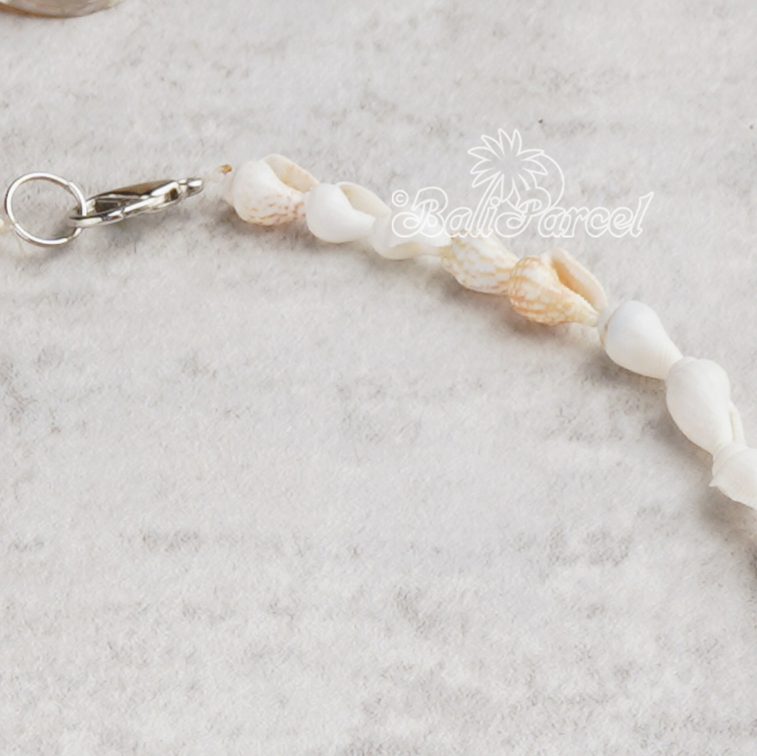 Small Shell Choker Necklace