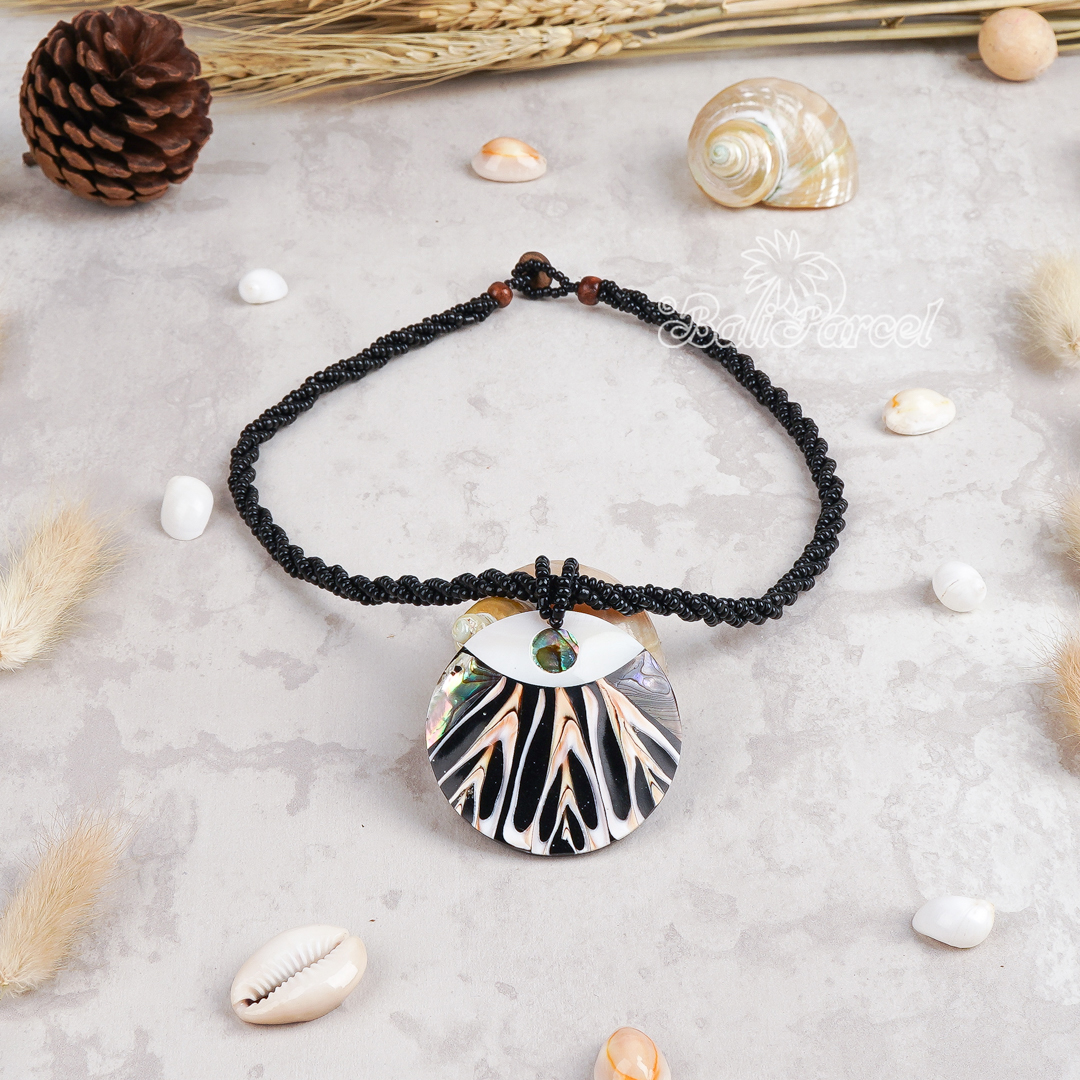 Pendant Necklace Inlaid Shell